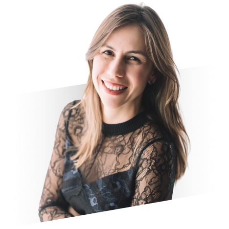 tricologista elaine macedo sorrindo