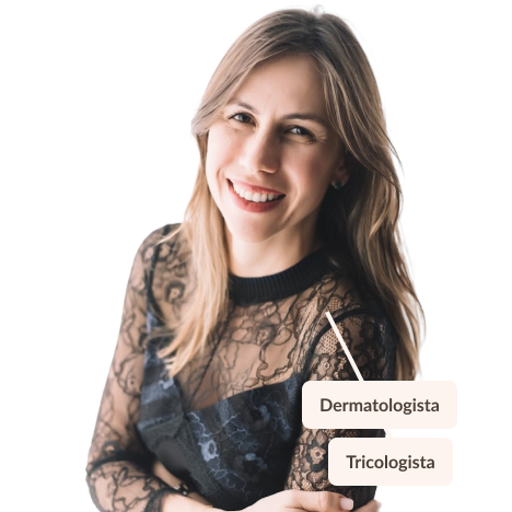 tricologista elaine macedo feliz usando camisa preta